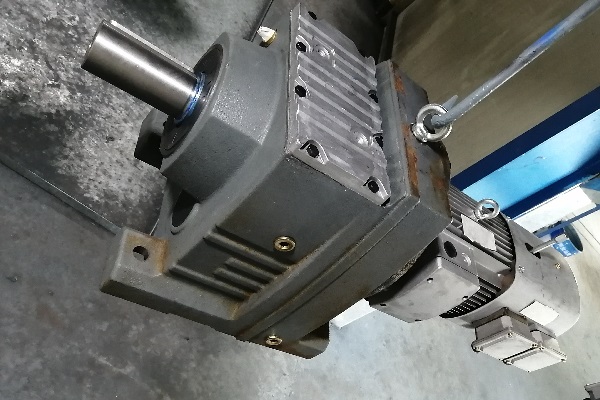 9.22 R系列減速機(jī).jpg