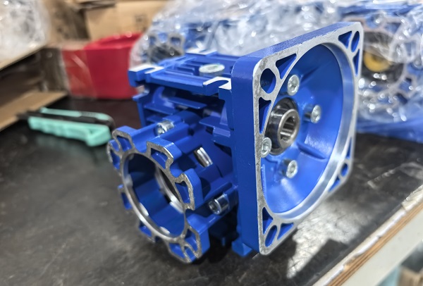 卷閘門電機減速機,NMRV050自鎖蝸輪蝸桿減速電機.jpg 卷閘門電機減速機,NMRV050自鎖蝸輪蝸桿減速電機.jpg